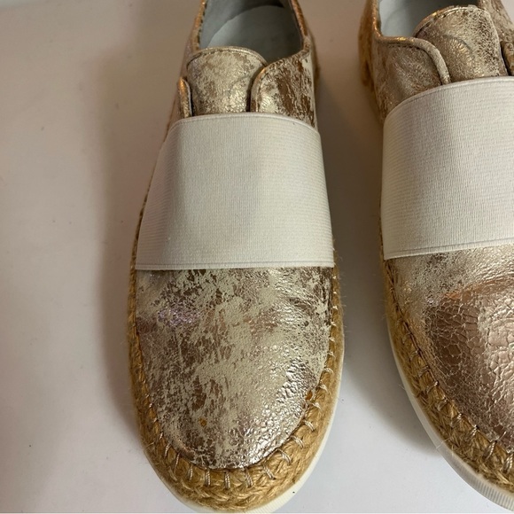 Johnston & Murphy Victoria Slip-on sneakers. Gold with ivory elastic band. 6.5 - Picture 8 of 8